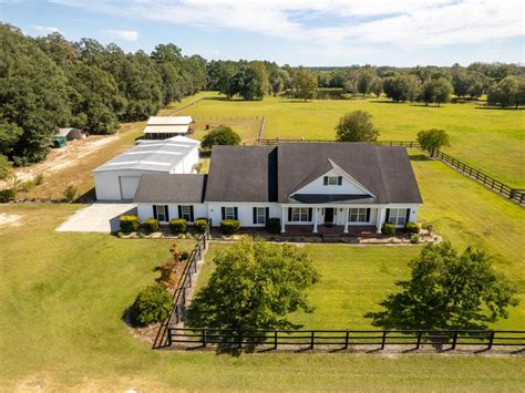 Home, outdoor and equestrian Beach and bath .